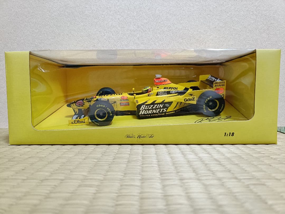 F1　Buzzin' Hornets 1:18 ミニカー