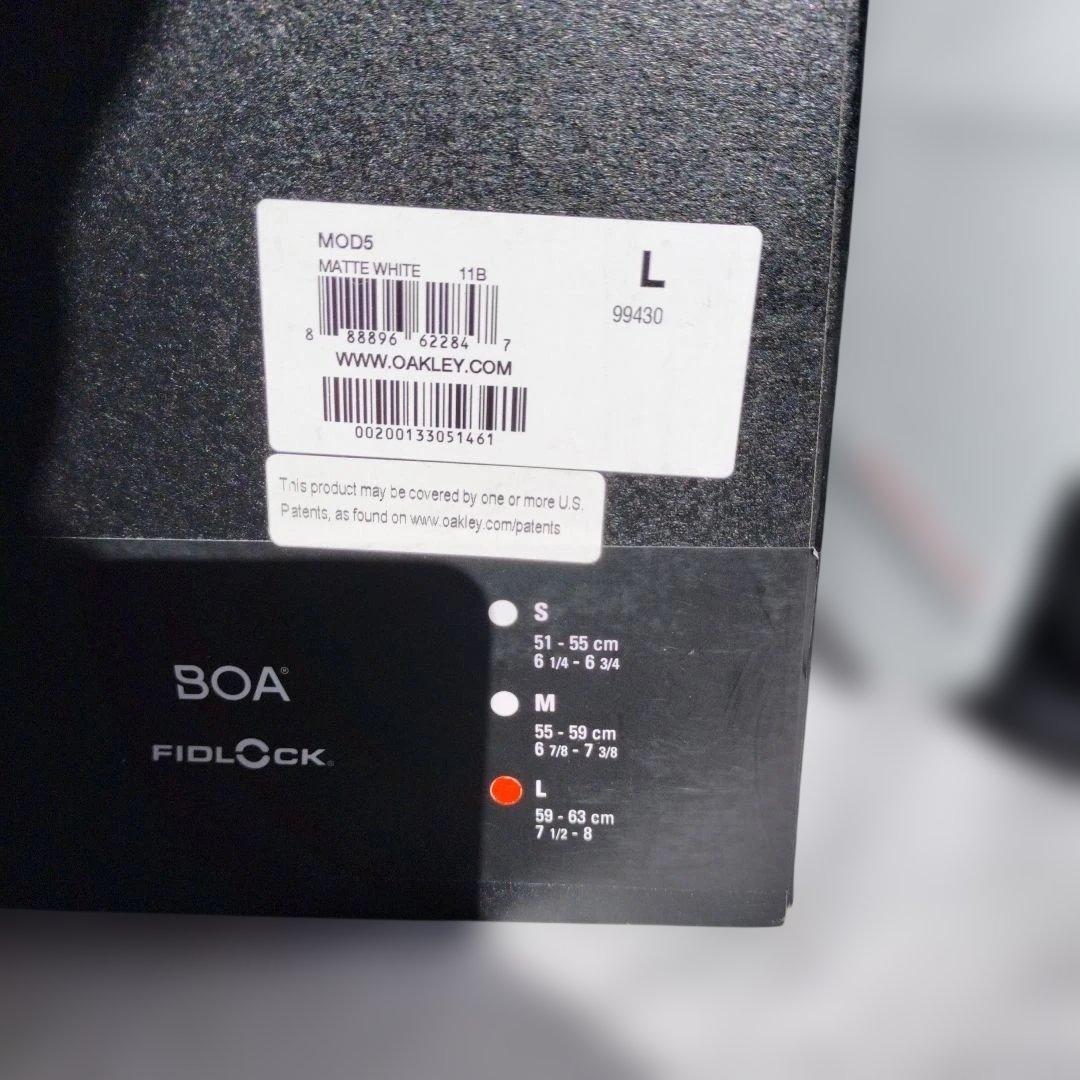 美品　Ｌサイズ　Oakley MOD 5 ヘルメット マットホワイト