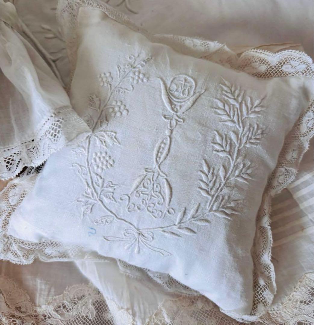 ❤︎希少アンティーク素材リメイク　小さなクッション　フランスアンティーク