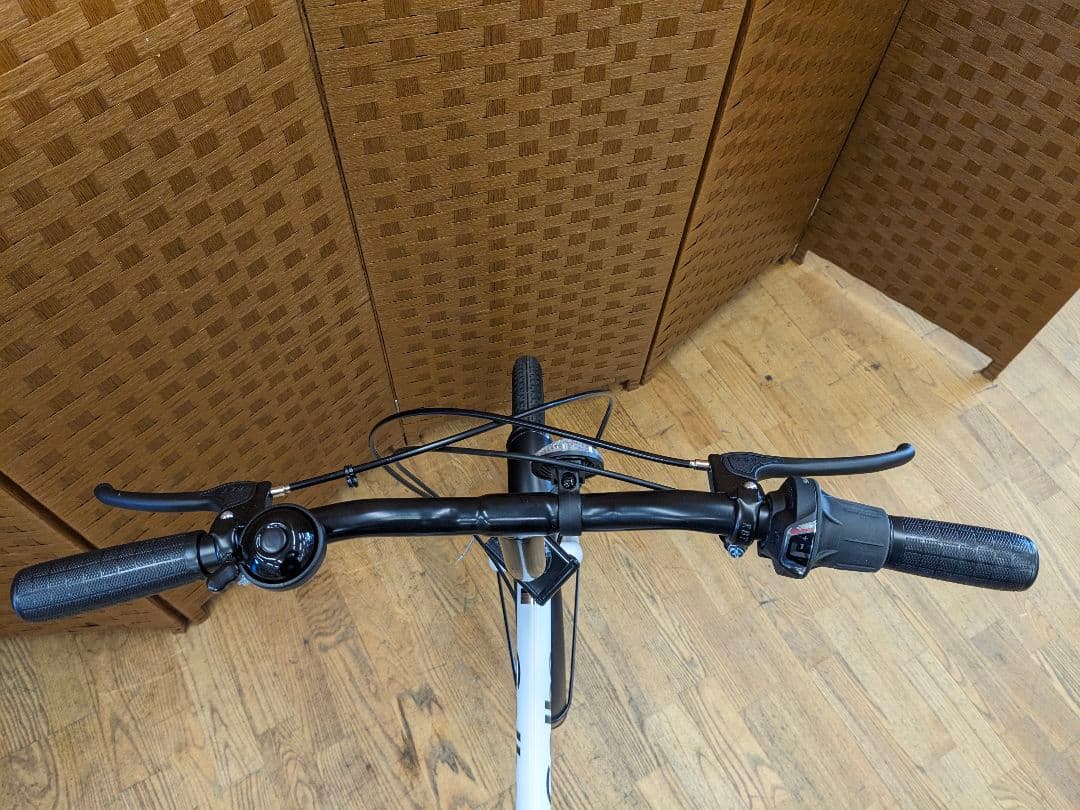 U056　美品　 折りたたみ自転車　20インチ 6段変速 ホワイト