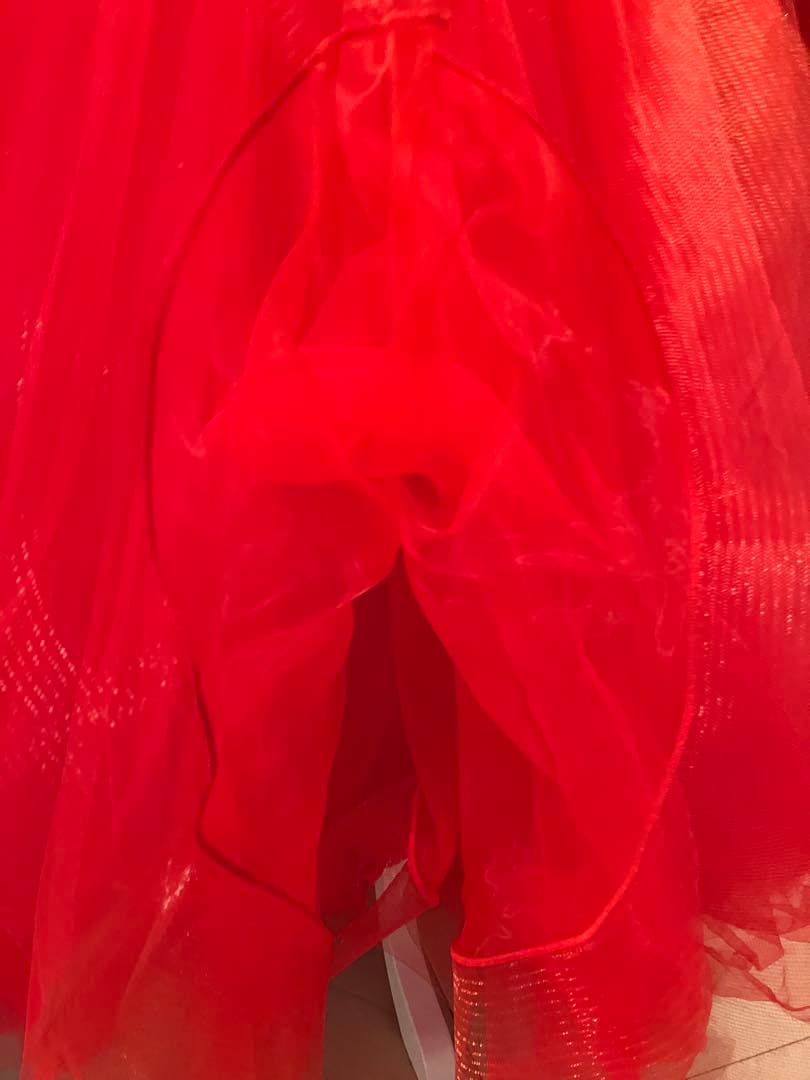 赤いチュールドレス ビーズ刺繍付き