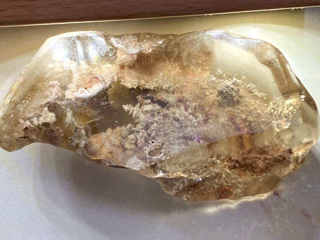 T1034ピンクホワイトガーデンクォーツ原石ルチル針瑪瑙共生ラダー虹入りジオード