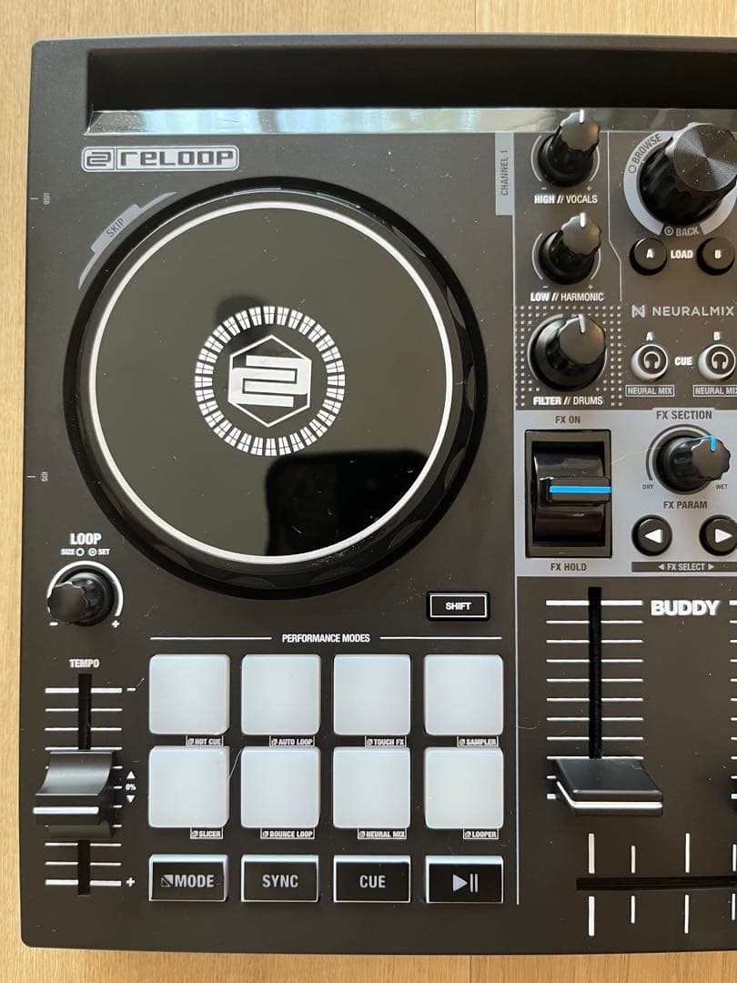 ③Reloop Buddy DJコントローラー