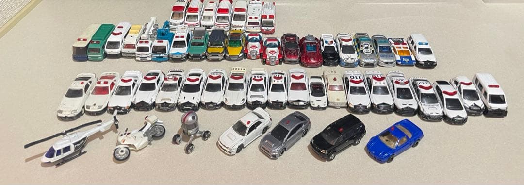 トミカ救急車•警察車両系　ミニカーまとめ売り54台セット