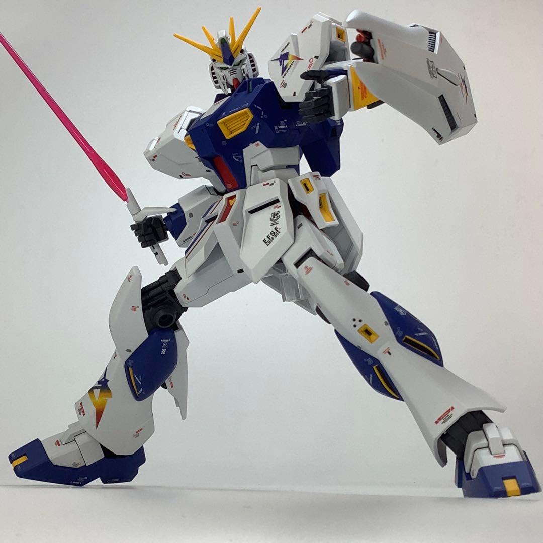 ガンダムベース限定 EG RX-93ff νガンダムの塗装済完成品