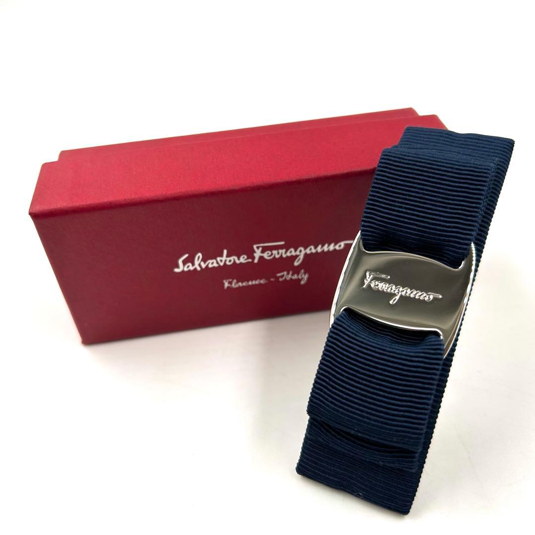 未使用保管品 フェラガモ 530 バレッタ ヴァラリボン ヘアアクセ ネイビー