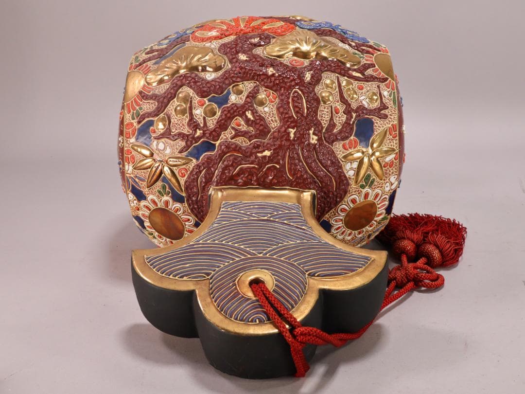 BK200　九谷焼　八幡窯　松鶴乃図　御小槌　金運　財運　開運　商売繁盛　置物