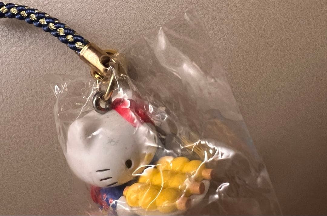 お値下げ・激レア【ご当地キティ】岡山限定　きびだんご　根付け　ストラップ