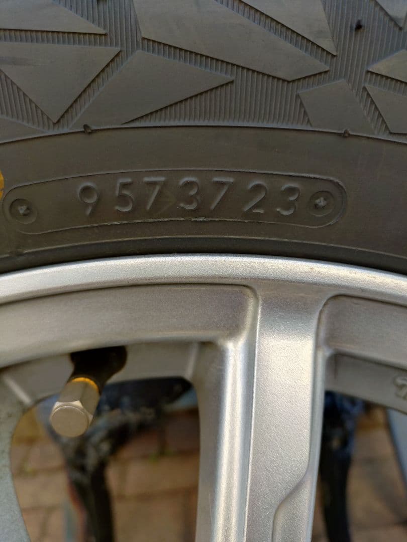 バリ溝　スタッドレス　アルミ　GIZ2 205/60R16 4本 走行千㎞未満
