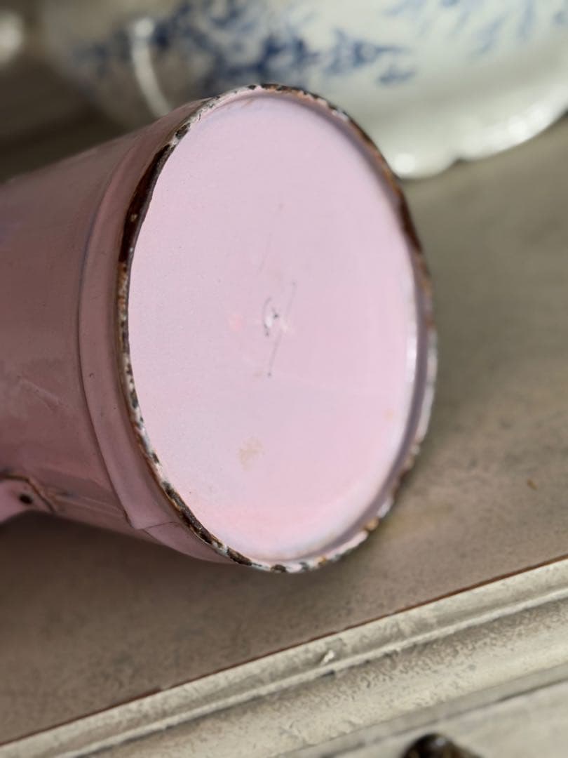 フランスアンティークホーロー薄ピンクツバメと小花柄バンドペイントピッチャージャグ