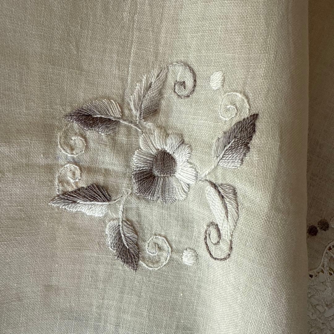 SALE❣️フランスアンティークஐ⋆*花柄とドイリー刺繍のクロスஐ