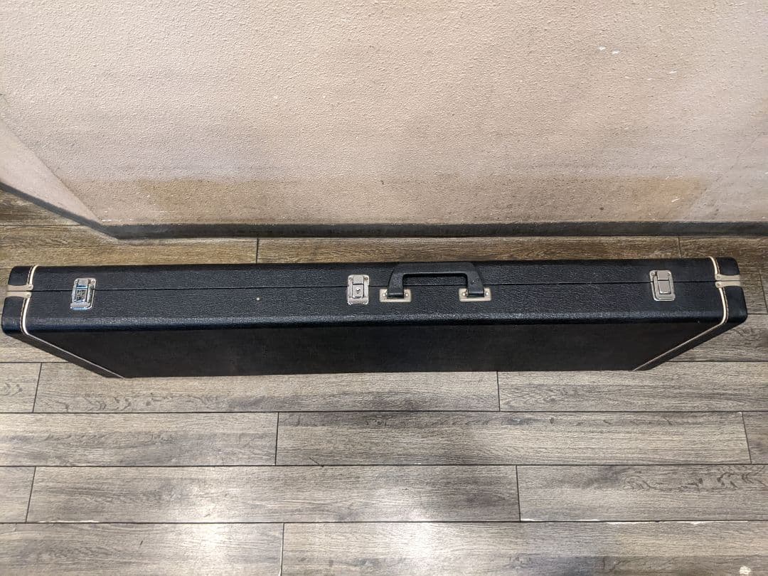 MAVIS メイビス ストラトキャスター、ハードケース付き！