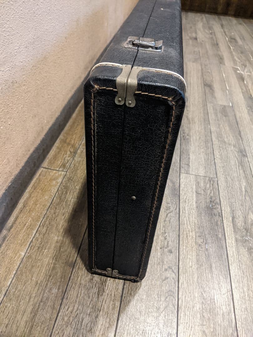 MAVIS メイビス ストラトキャスター、ハードケース付き！