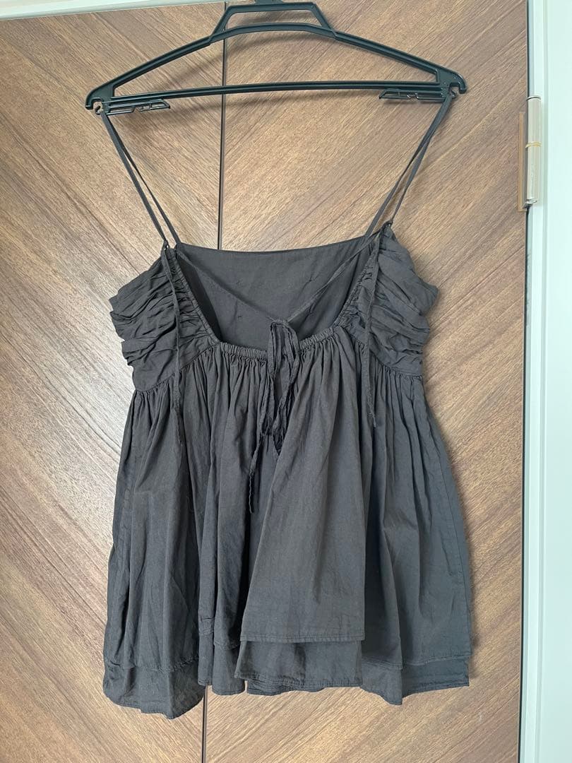 美品カレンソロジー黒フリルキャミソール