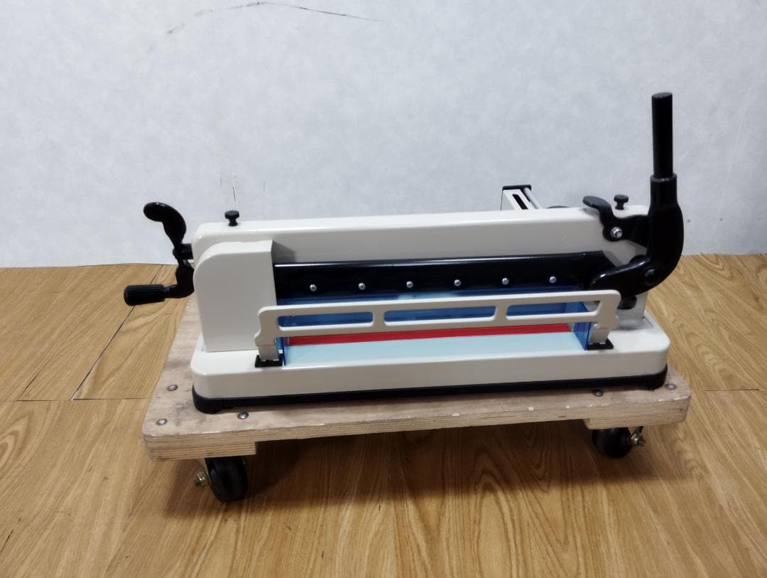 K♢1167 ダイシン 裁断機 ペーパーカッター DS-858A4