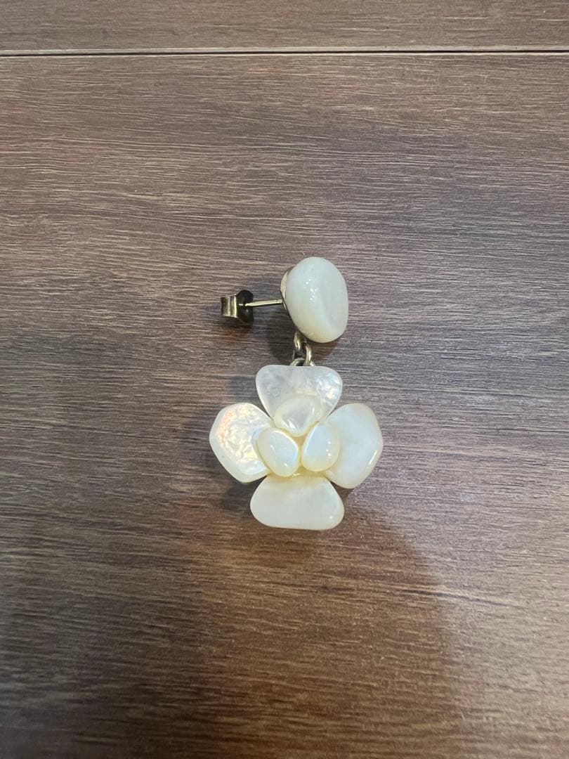 エルメス シェーヌダンクル シャネル カメリア ピアスセット 各片耳のみ