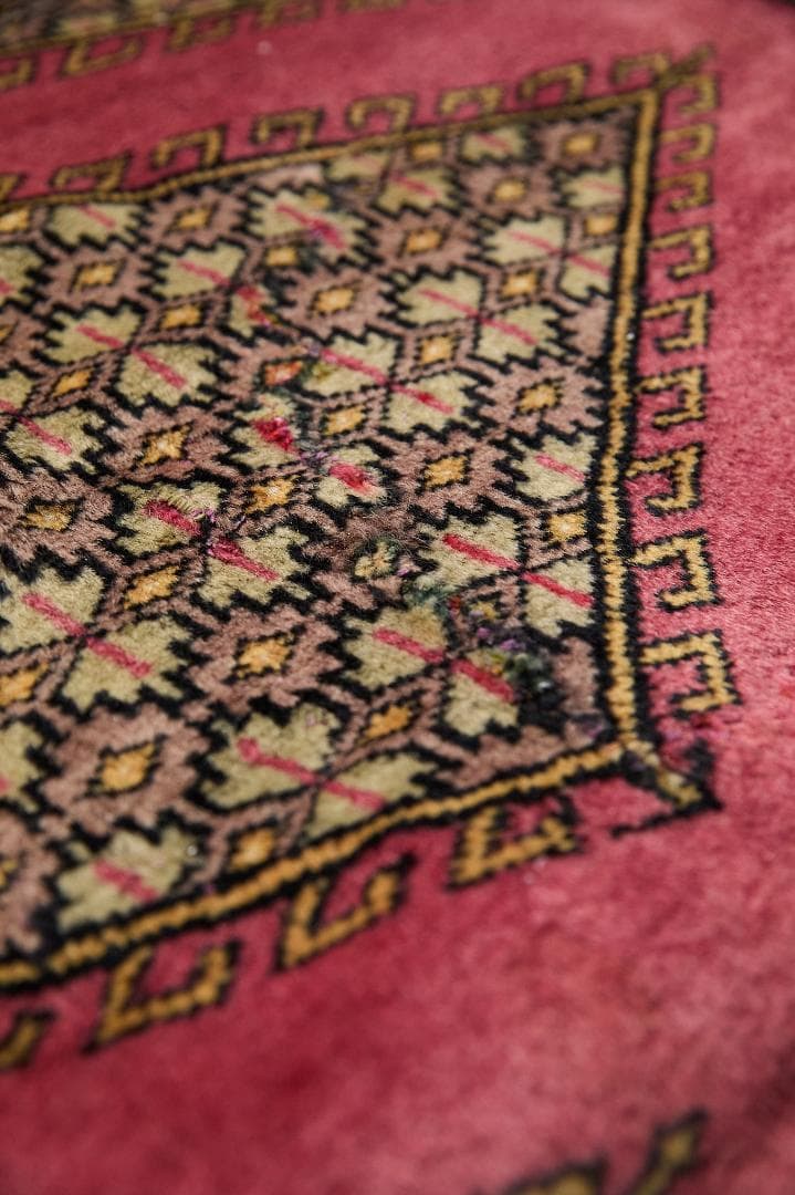 ヴィンテージラグ　トライバルラグ　パキスタン産（169×119cm）リペア跡あり