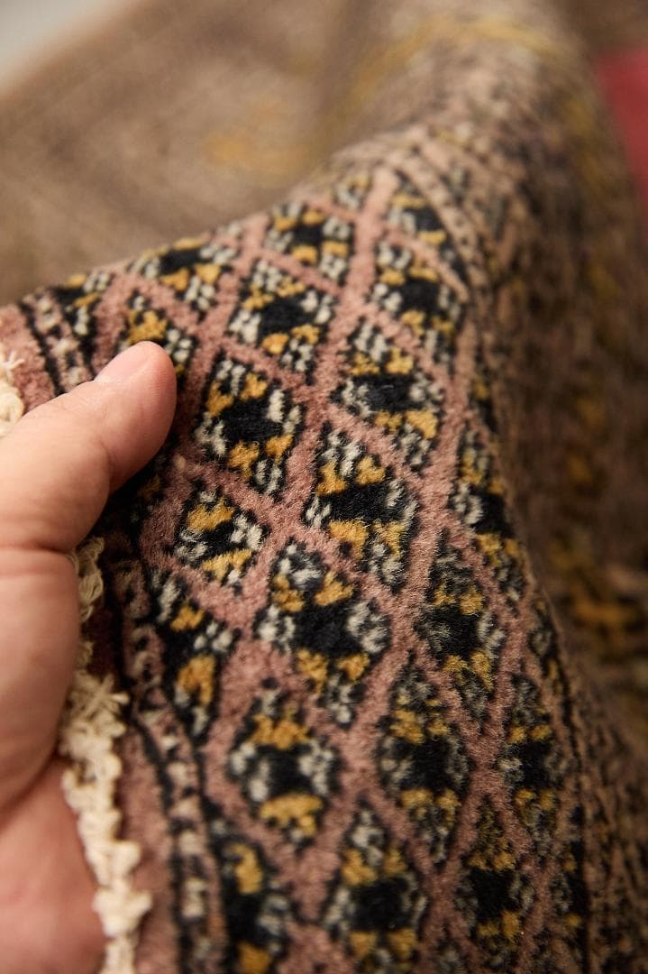 ヴィンテージラグ　トライバルラグ　パキスタン産（169×119cm）リペア跡あり