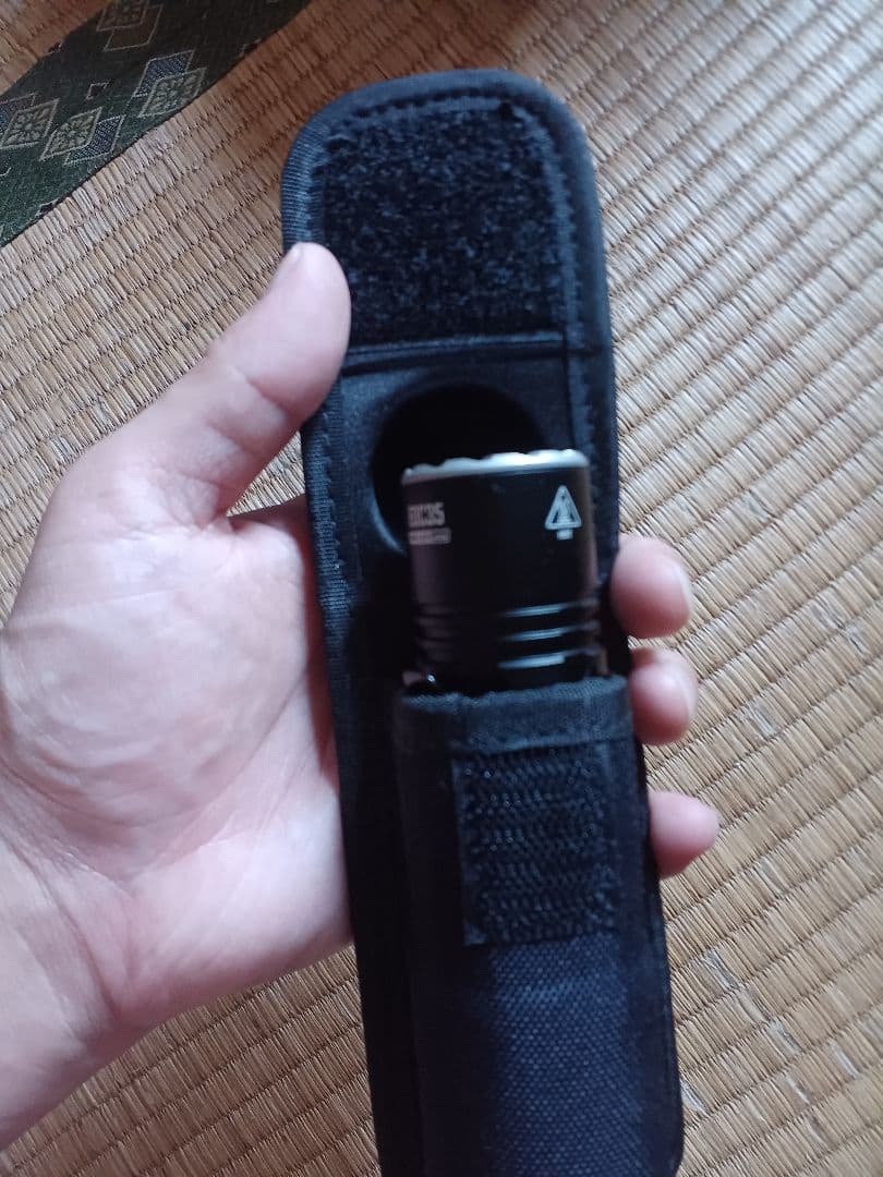 5000ルーメン NiteLab UHi 40 Max LED 充電式懐中電灯