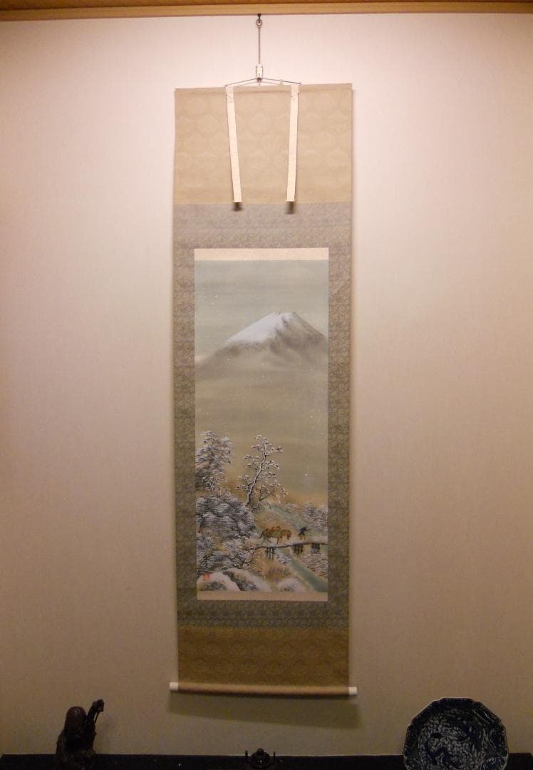 掛け軸 紫雲 富士冬景之図 絹本 希少 軸装 茶道具 掛軸 美品 です。