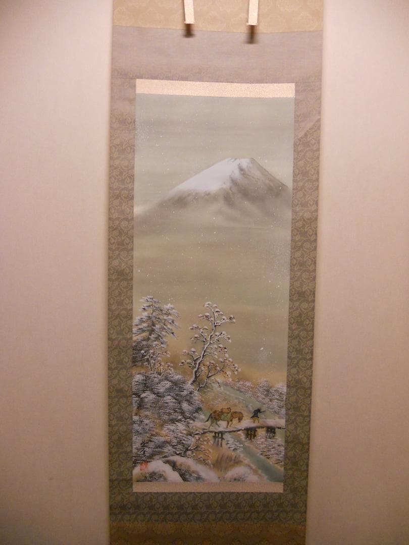 掛け軸 紫雲 富士冬景之図 絹本 希少 軸装 茶道具 掛軸 美品 です。