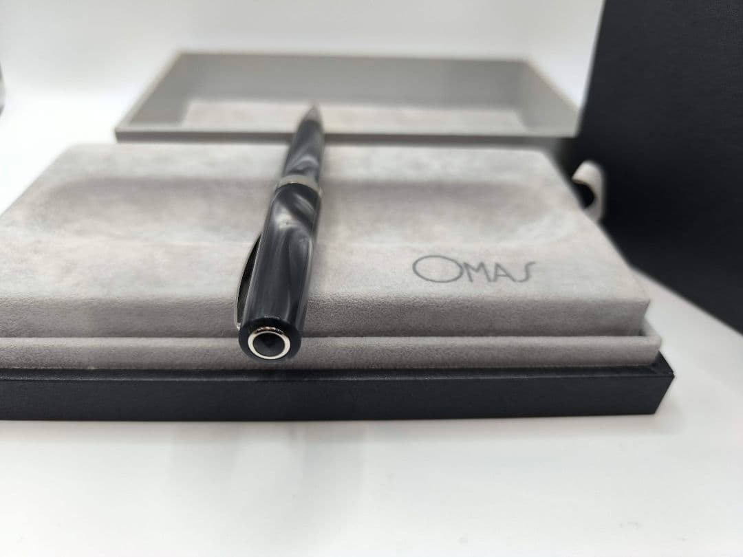 ʕ*丿様 OMAS ボールペン 黒色 専用ケース付き
