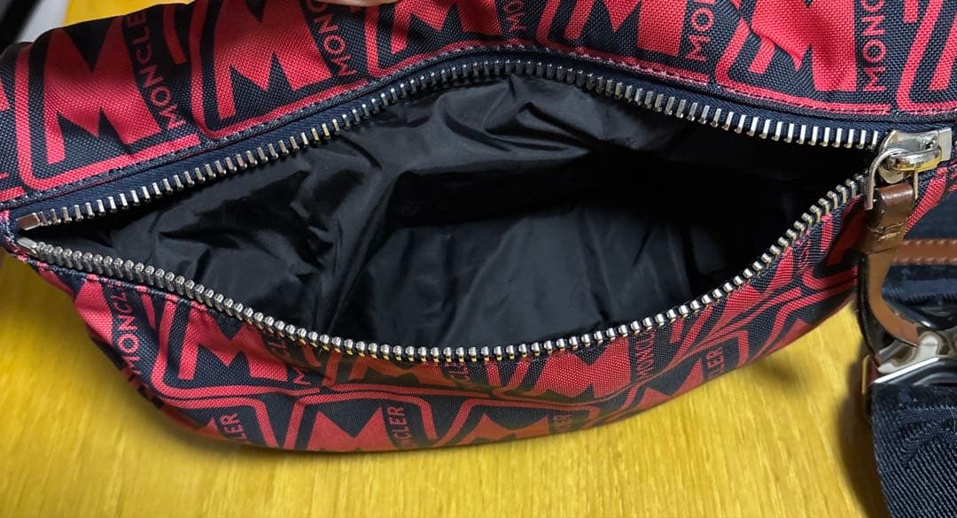 MONCLER ボディバッグ・ウエストポーチ レッド・ブラック