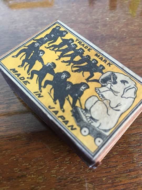 マッチ箱、バイオリン、種