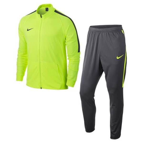 ナイキ スクワッドニット