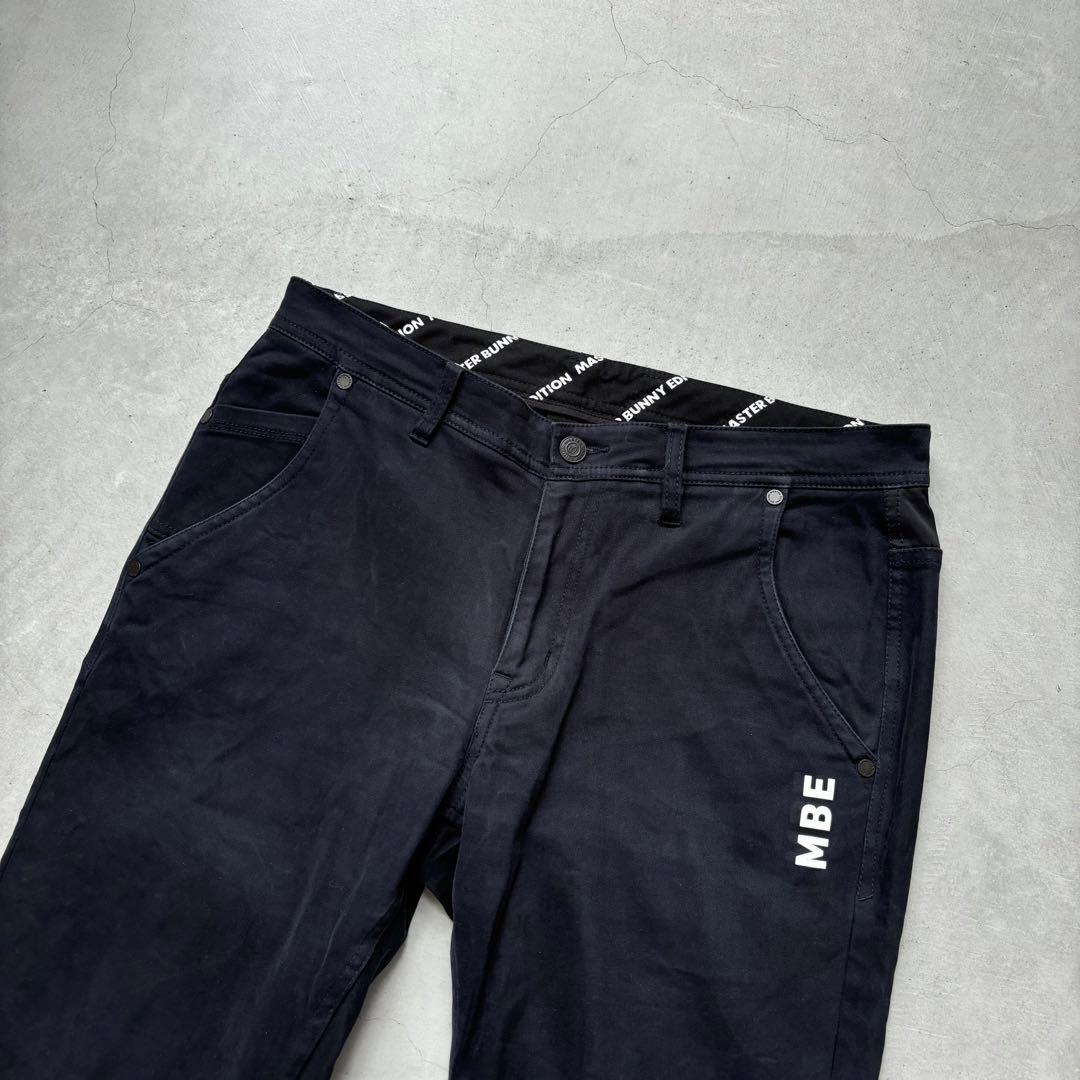 MASTER BUNNY EDITION ストレッチロングパンツ ロゴ 紺 4