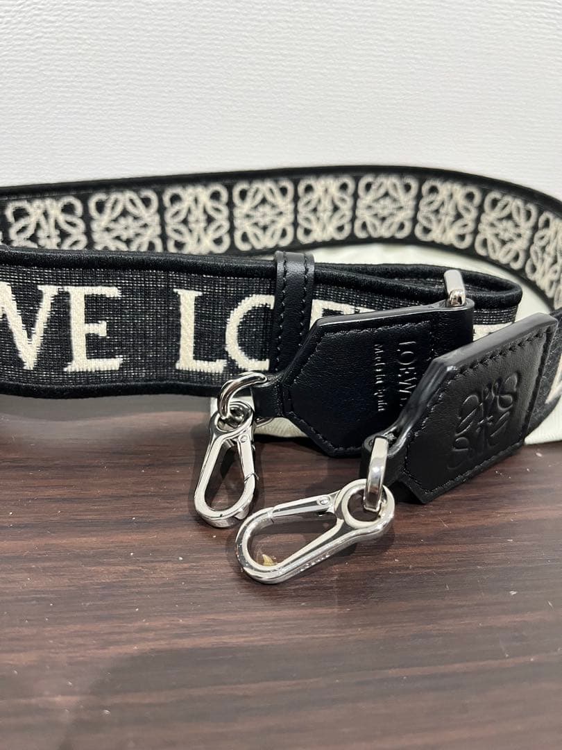 Loewe ロエベ アナグラムショルダーストラップ　ブラック