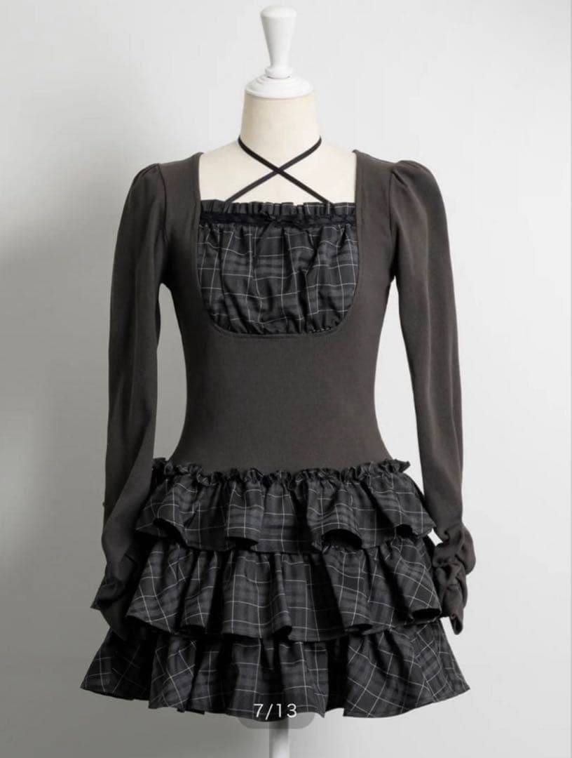 pium ラウンドフリルティアードリブワンピース