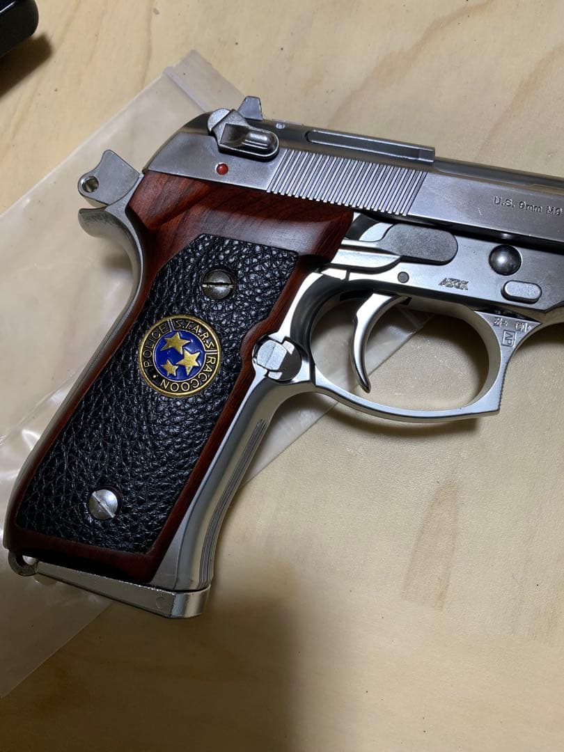 レア物　新品ベレッタ m9用サムライエッジ木製、革グリップ　メタリオン金属製