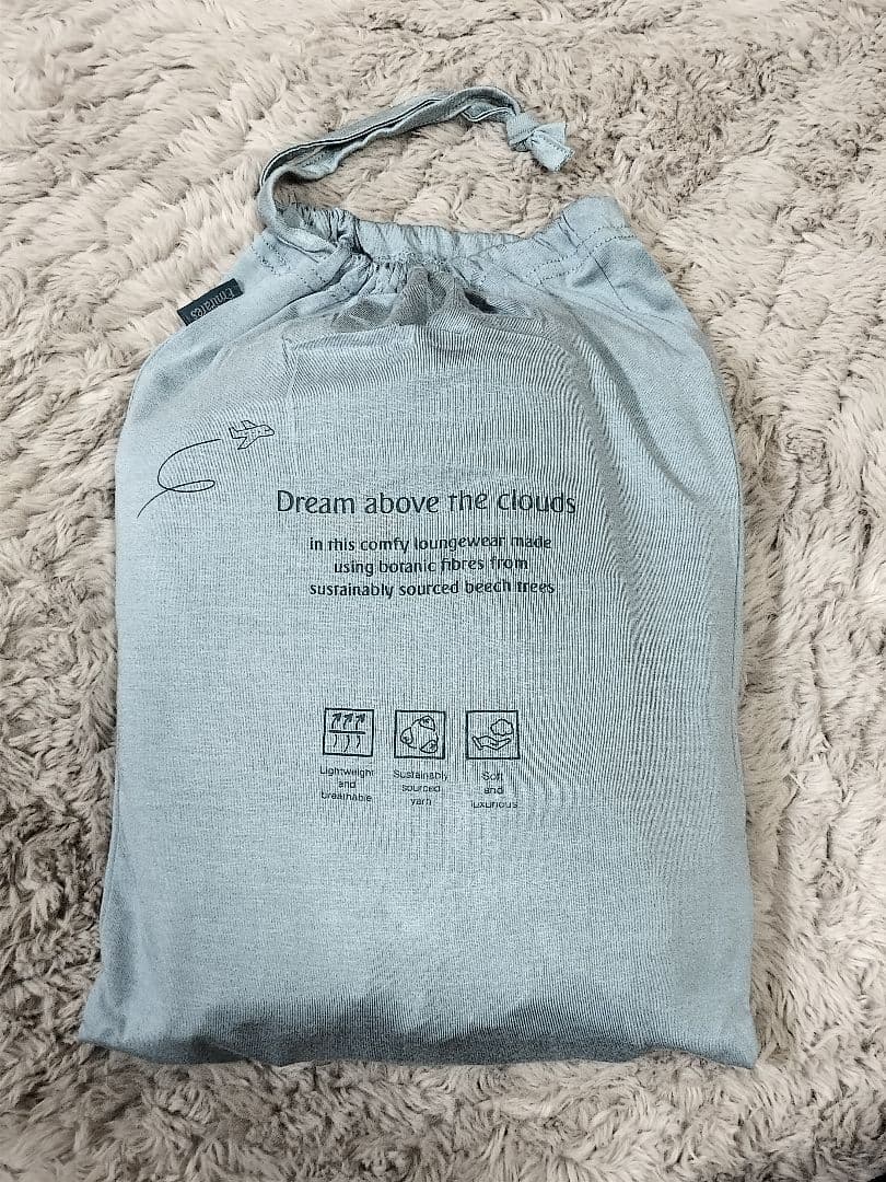 スリッパとアイマスク、ラウンジウェア・スリッパ・ポーチセット、未使用品