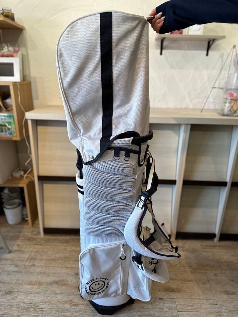 パーリーゲイツスタンドキャディバッグ　ホワイト　軽量