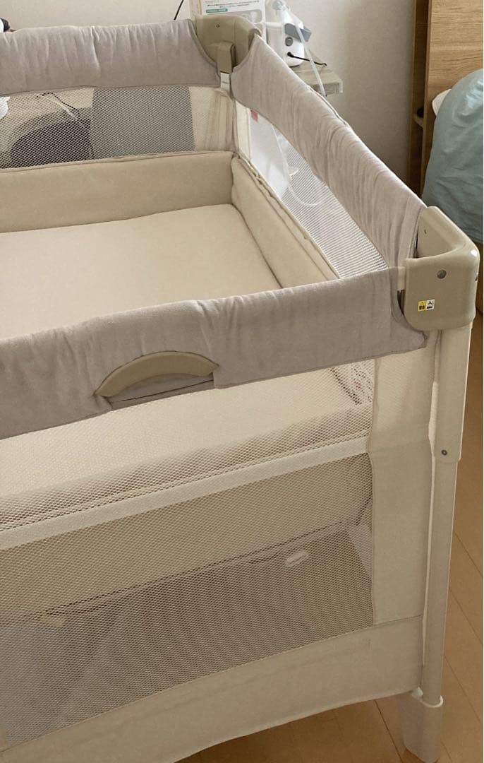 【メルカリ市値下】Apricaベビーベッドココネルエアープラスホワイトベージュ