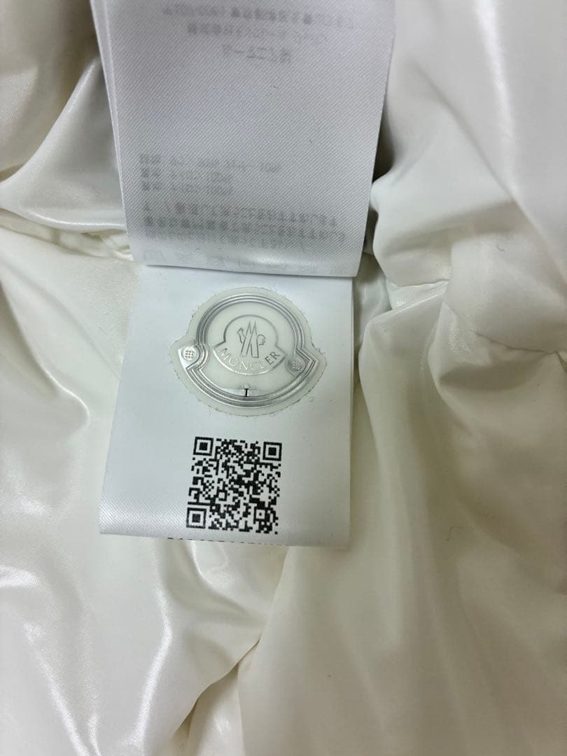 MONCLER フード付きホワイトダウンジャケット