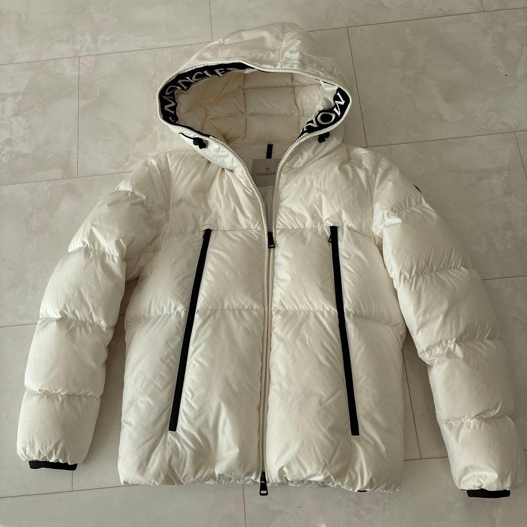 MONCLER フード付きホワイトダウンジャケット