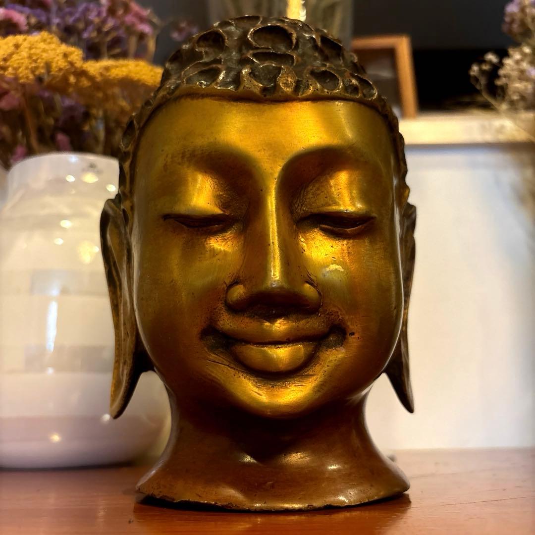 チベットアンティーク平和的なお顔で全てを見通すような瞳の仏頭　仏像涅槃