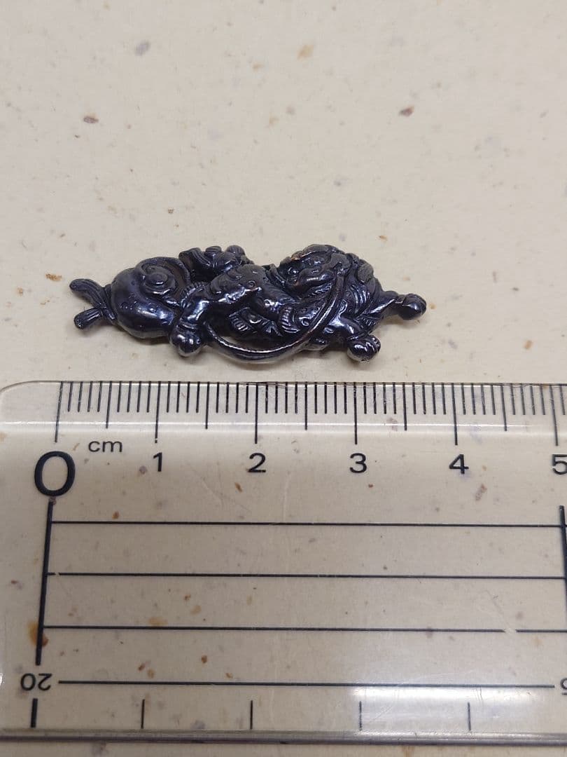 目貫、赤銅地、獅子の図