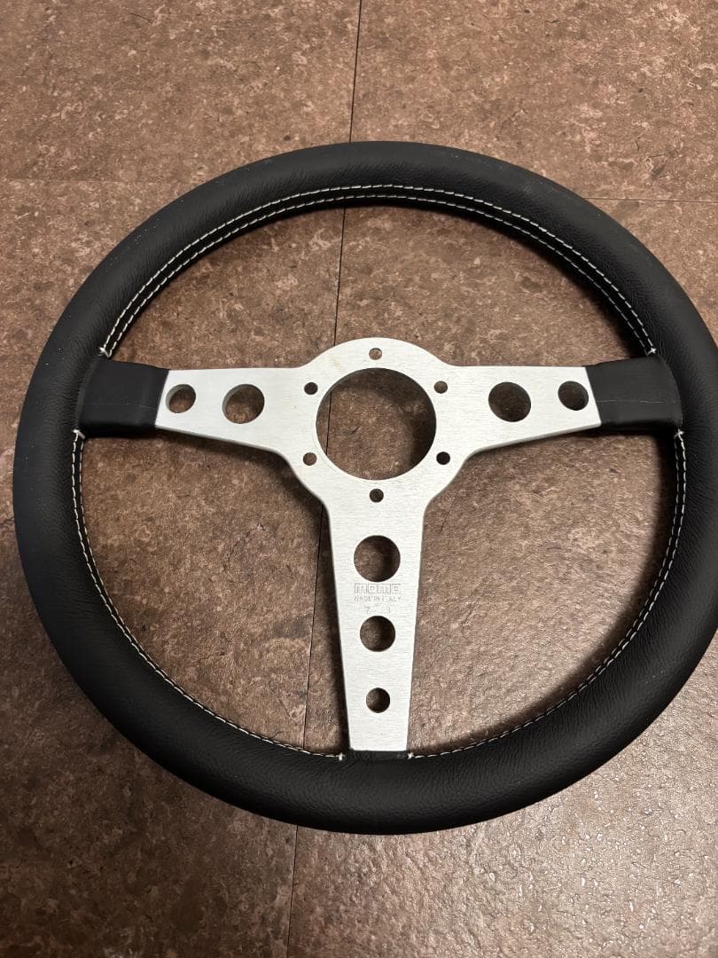【正規品・ホーン×３個付き】MOMO ステアリング プロトタイプ 350㎜