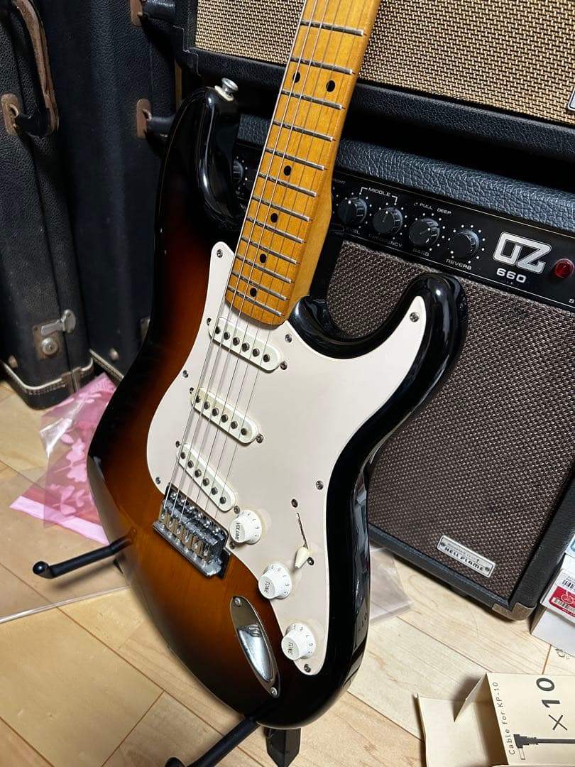 スクワイア　Stratocaster サンバースト