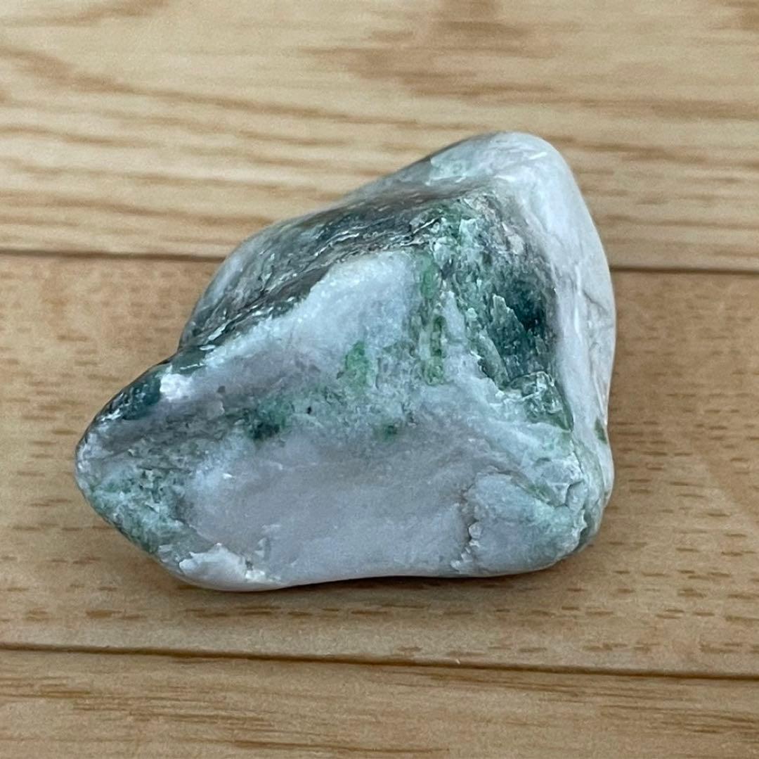 糸魚川　翡翠原石　緑