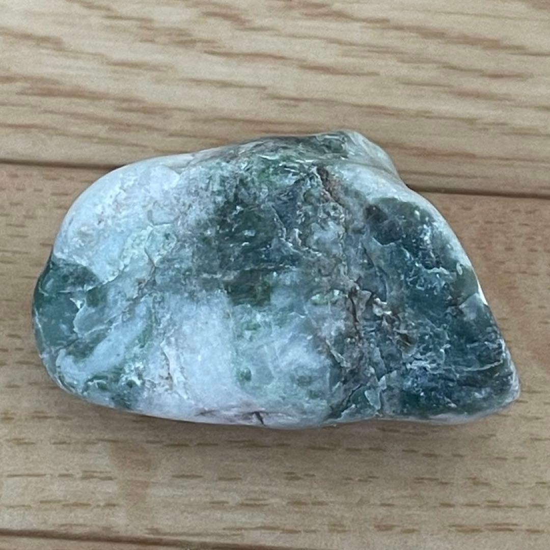 糸魚川　翡翠原石　緑