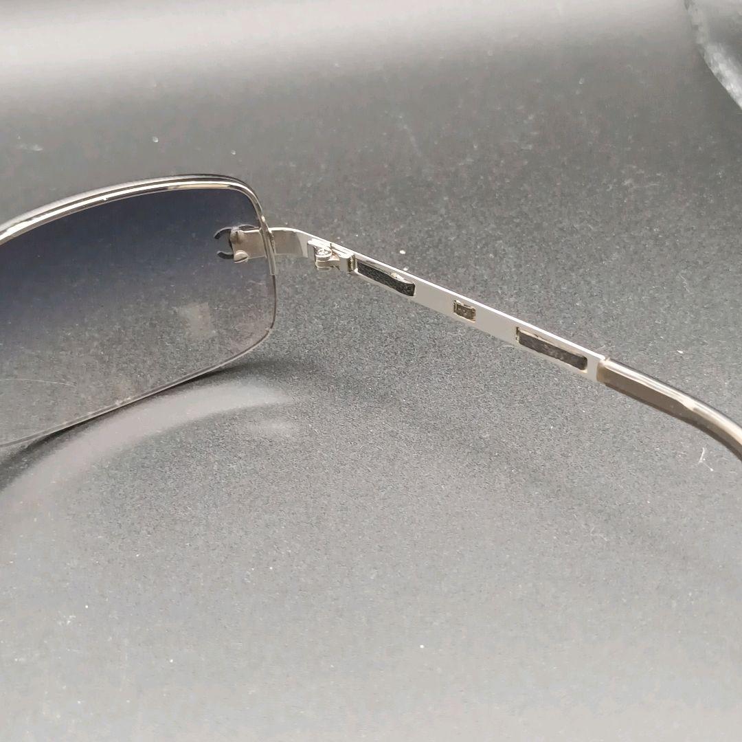 シャネル グラデーション サングラス ココマーク レザーチェーン リムレス