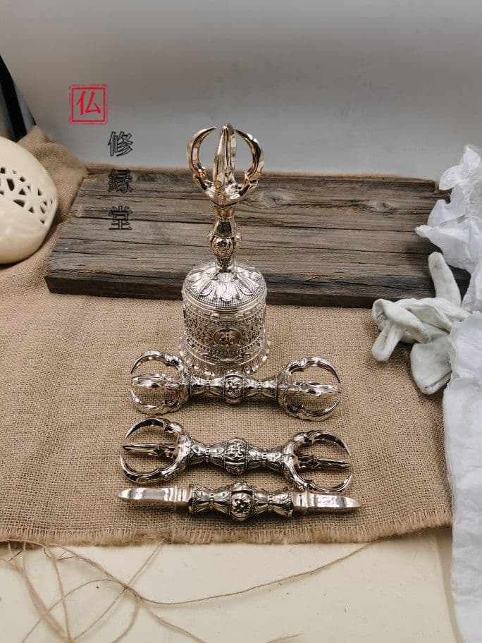 【修縁堂】密教法具 鬼面5点セット 鬼面の鈴 鐘 五鈷杵 三鈷杵 独鈷杵 真鍮