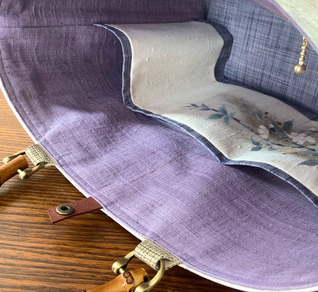 A4サイズ対応　紬帯　手描きの枝桜　リメイク　バンブーハンドルバッグ　ポーチ付き