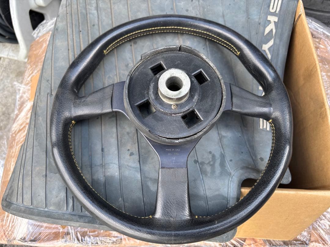 momo VELOCE RACIG 320Φ CORSEホーン