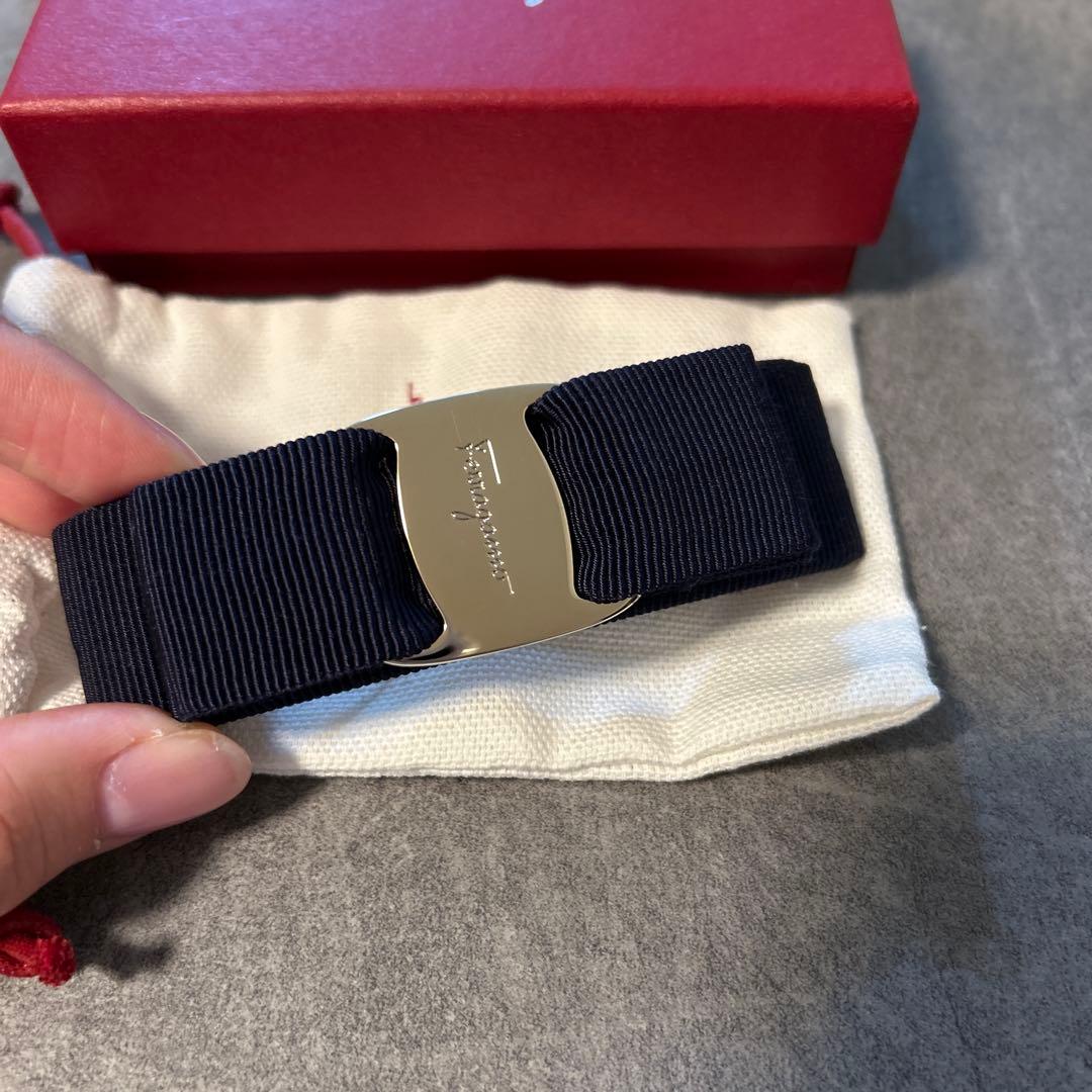 Salvatore Ferragamo ヘアアクセサリー　バレッタ　 ネイビー