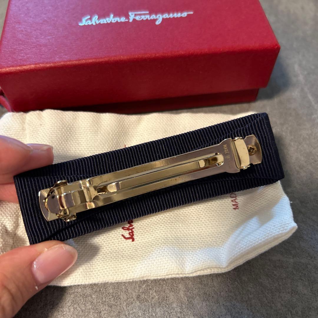 Salvatore Ferragamo ヘアアクセサリー　バレッタ　 ネイビー